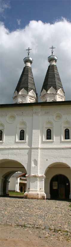 The Gate Churches of the Epiphany and St. Ferapont over the Holy Gates. Together with the Treasury Chamber they form the main façade of the St. Ferapont Belozero Monastery